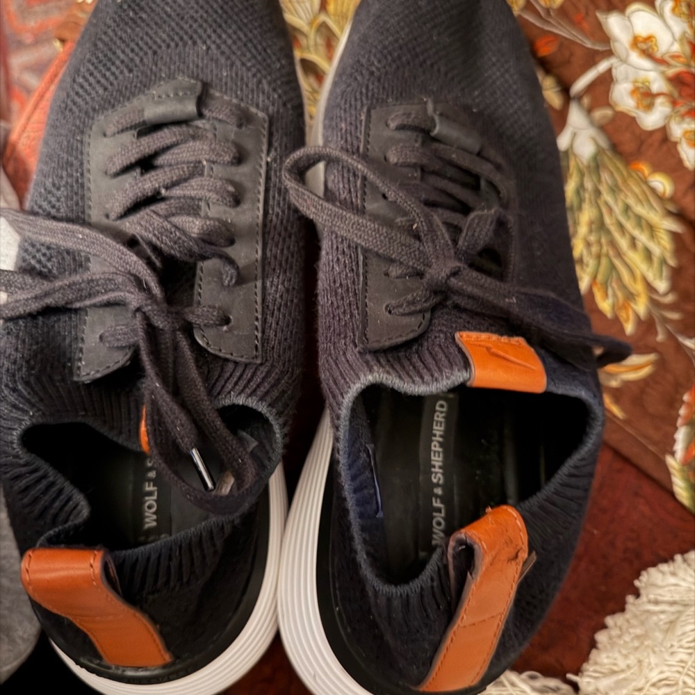 Wolf and Shepard knit gym shoes